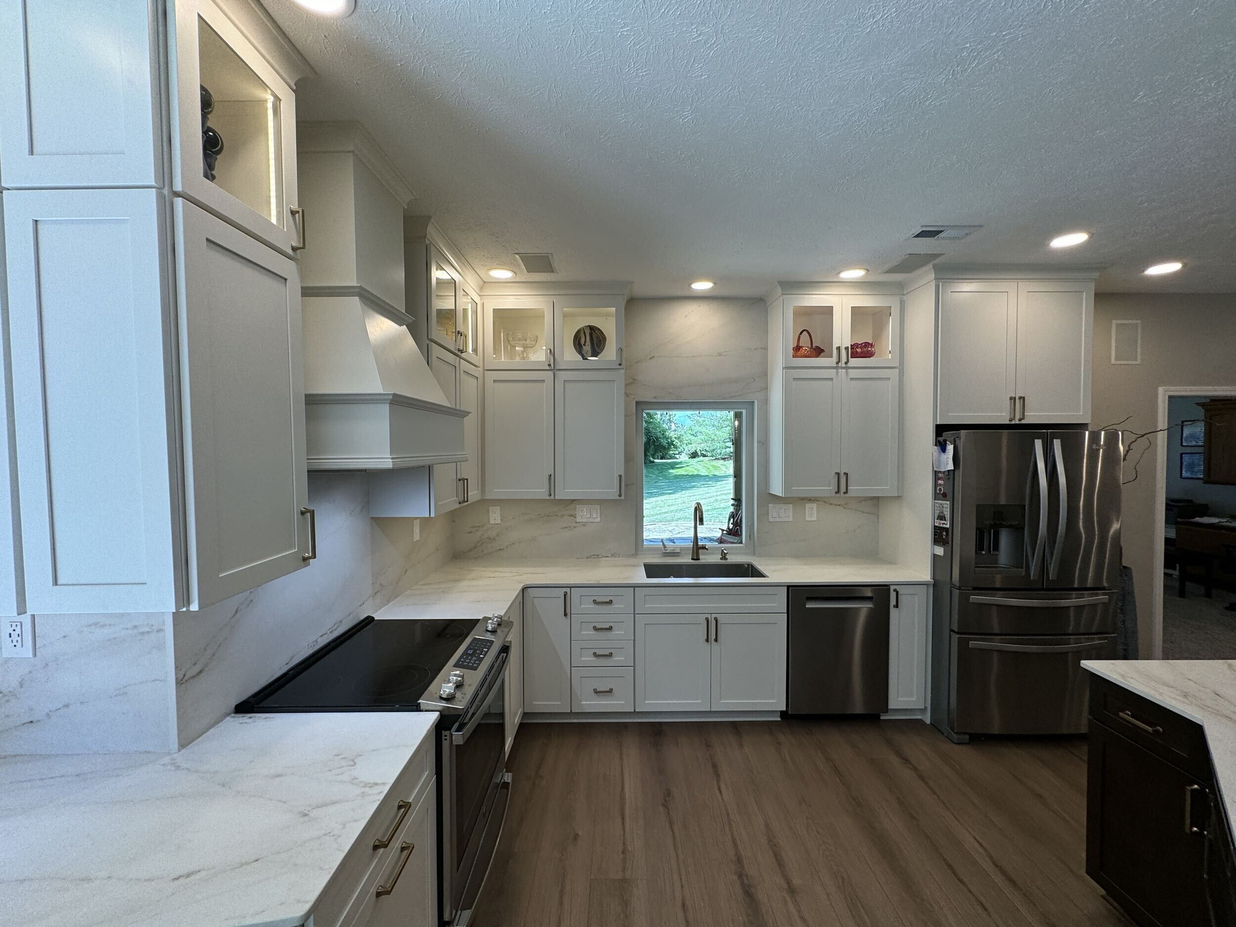 Modern Interior Kitchen Remodel Thumbnail